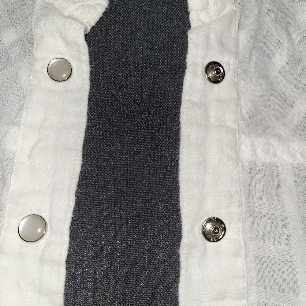 White Patterned Blouse with Snaps - Picture 3 of 16